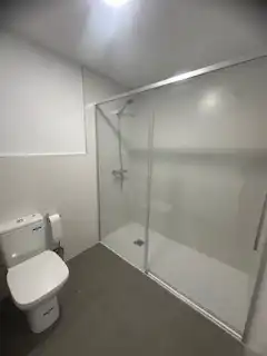 Bany de Apartament de lloguer en León Capital  amb Calefacció, Parquet i Terrassa