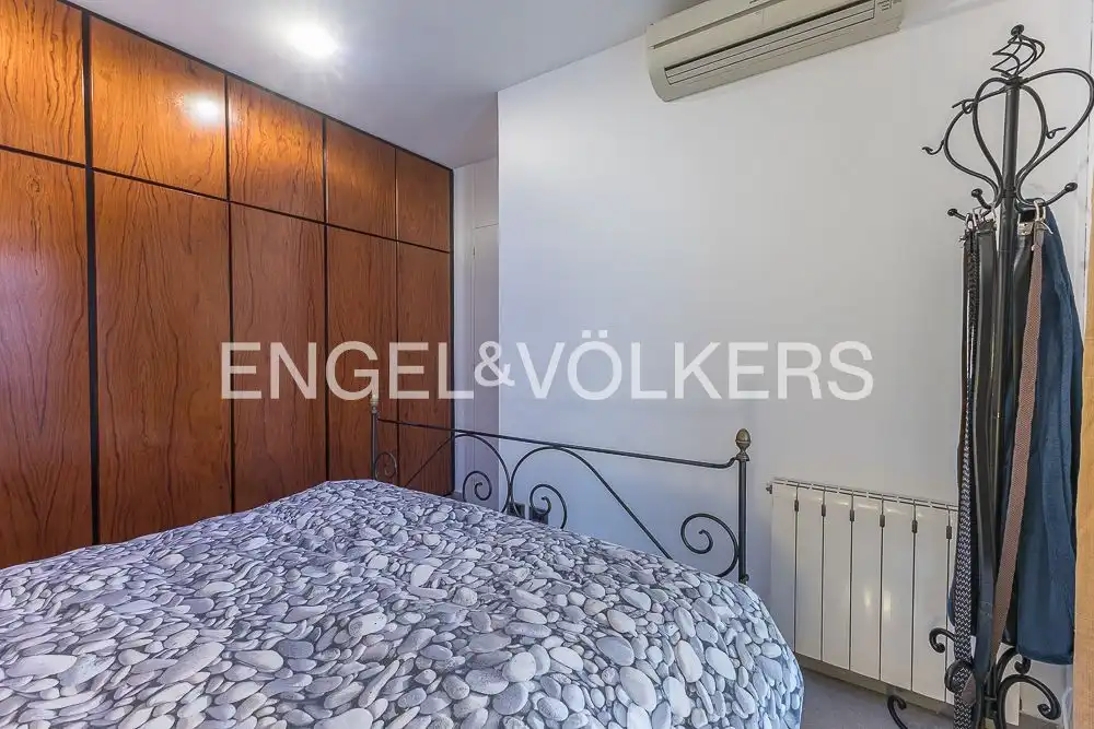 Dormitori de Casa o xalet en venda en L'Hospitalet de Llobregat amb Aire condicionat, Calefacció i Parquet