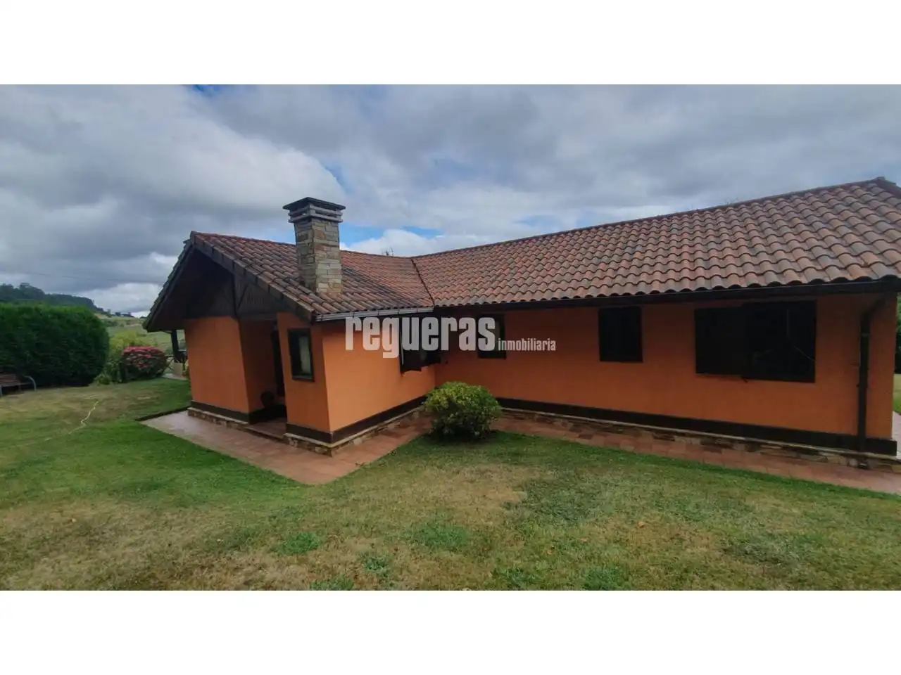 Vista exterior de Casa o xalet en venda en Illas amb Calefacció, Parquet i Terrassa
