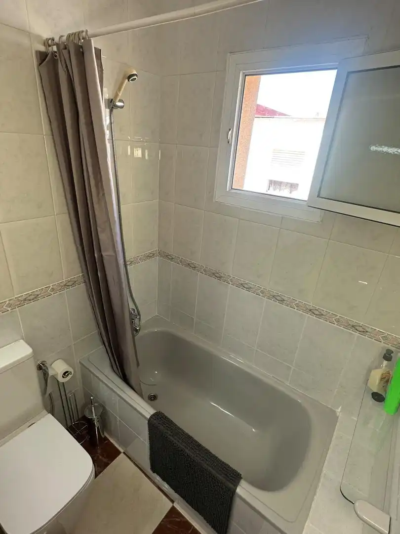 Baño de Dúplex de alquiler en Cartagena con Calefacción, Terraza y Amueblado
