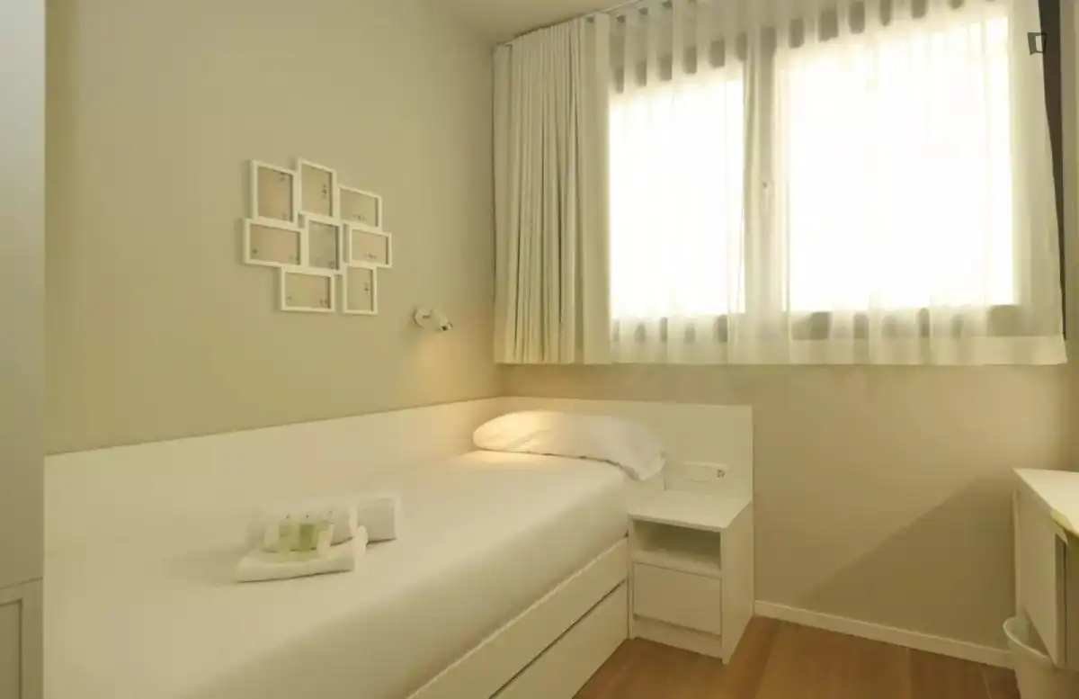 Bedroom of Flat for share in Gràcia