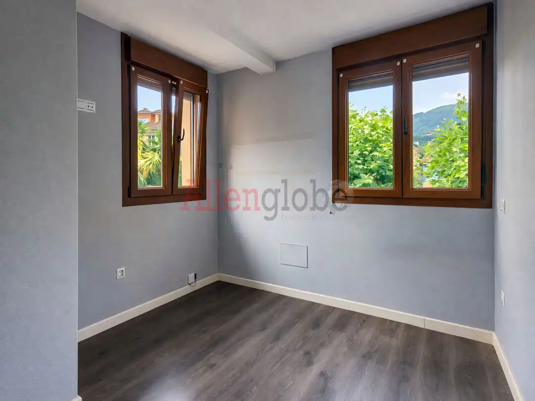 Habitación de Piso en venta en Mieres (Asturias) con Calefacción, Terraza y Balcón