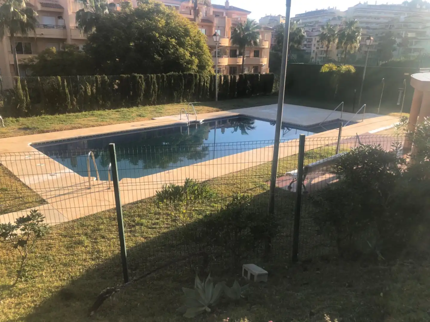 Piscina de Casa adosada en venta en Mijas con Aire acondicionado, Calefacción y Jardín privado