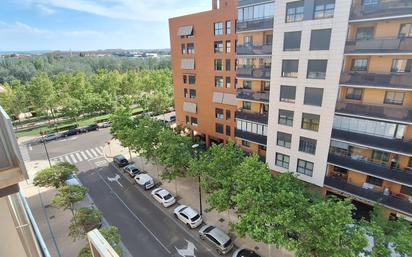 Außenansicht von Wohnung zum verkauf in  Zaragoza Capital mit Terrasse