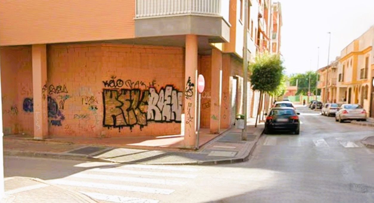 Local en venta en Calle Profesor Joaquín Hellín López, 11
