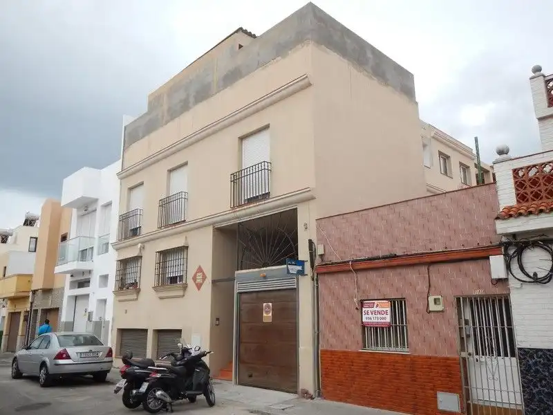 Vista exterior de Garatge en venda en La Línea de la Concepción