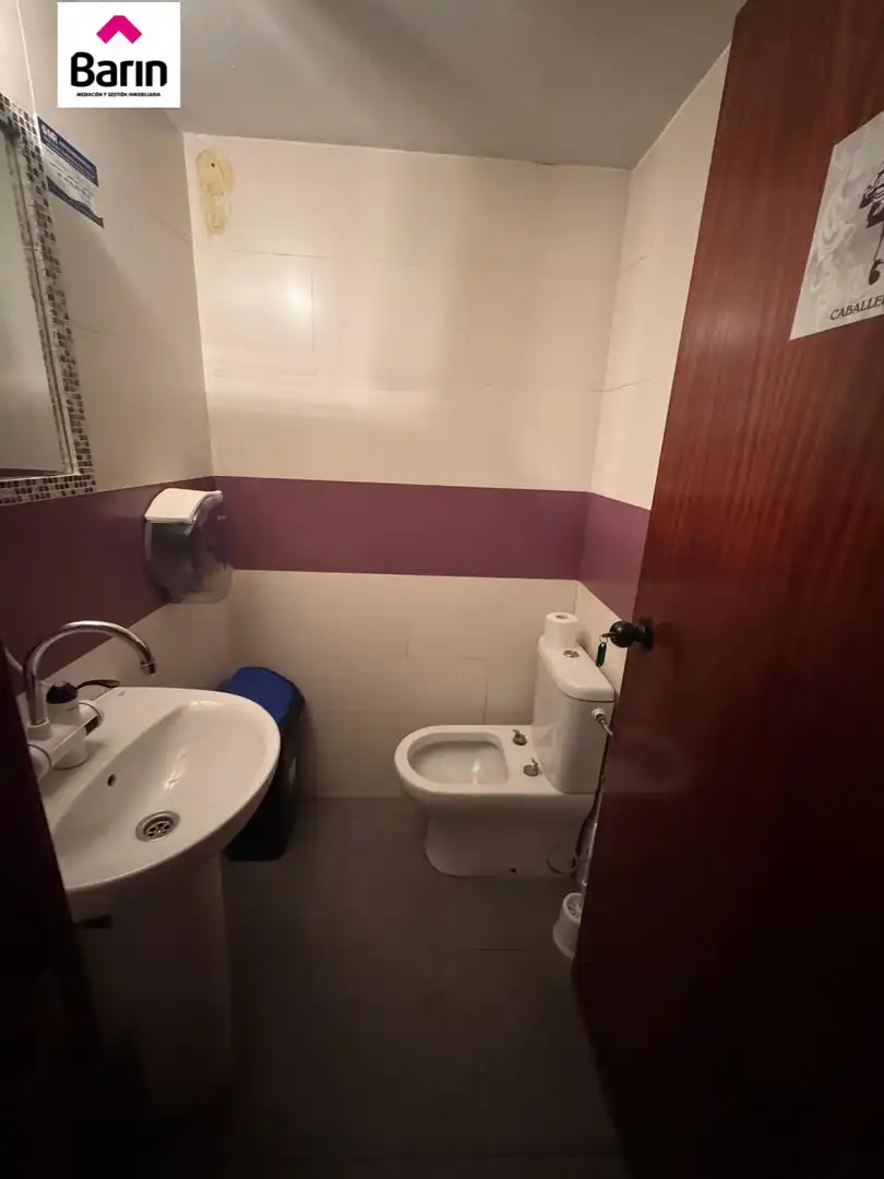 Badezimmer von Geschaftsraum zur Miete in Córdoba mit Klimaanlage und Möbliert