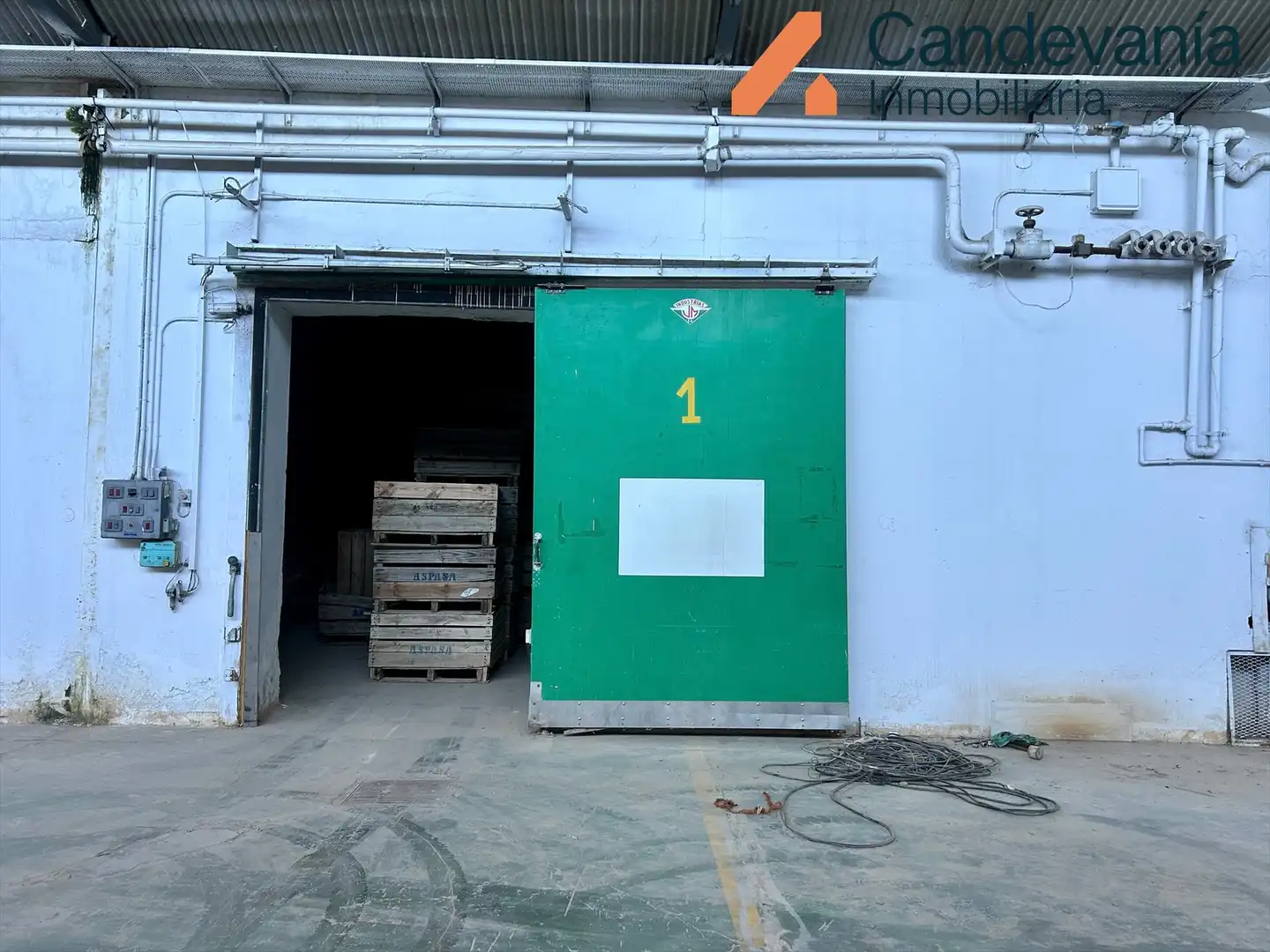 Vista exterior de Nave industrial en venta en Zuera