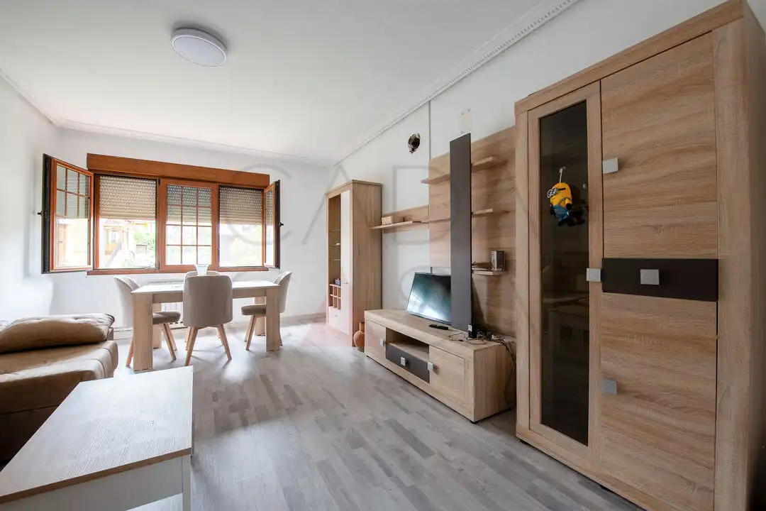 Sala d'estar de Casa o xalet en venda en El Astillero   amb Calefacció i Jardí privat