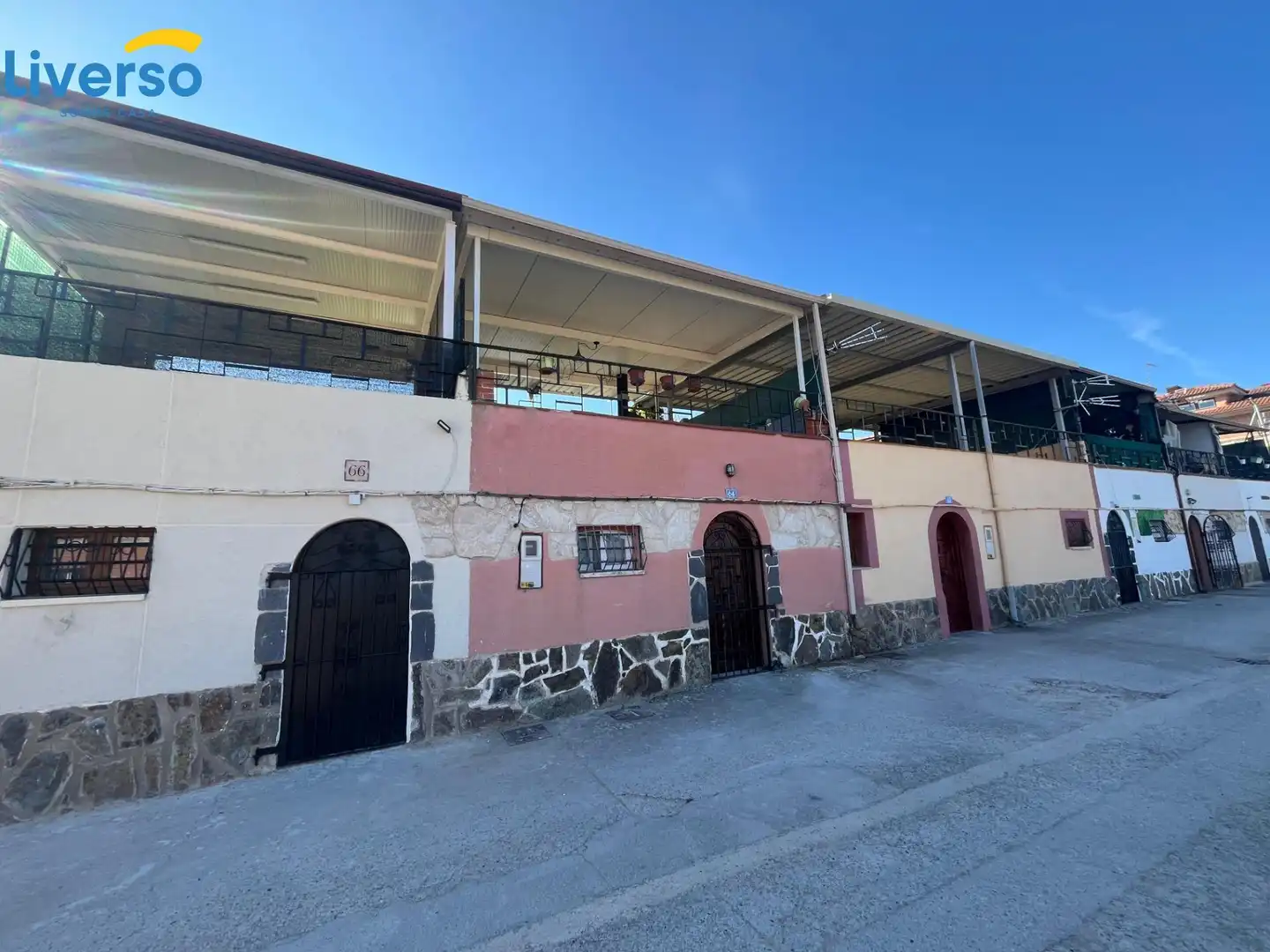 Vista exterior de Casa adosada en venta en Villanueva de Argaño con Calefacción, Jardín privado y Terraza