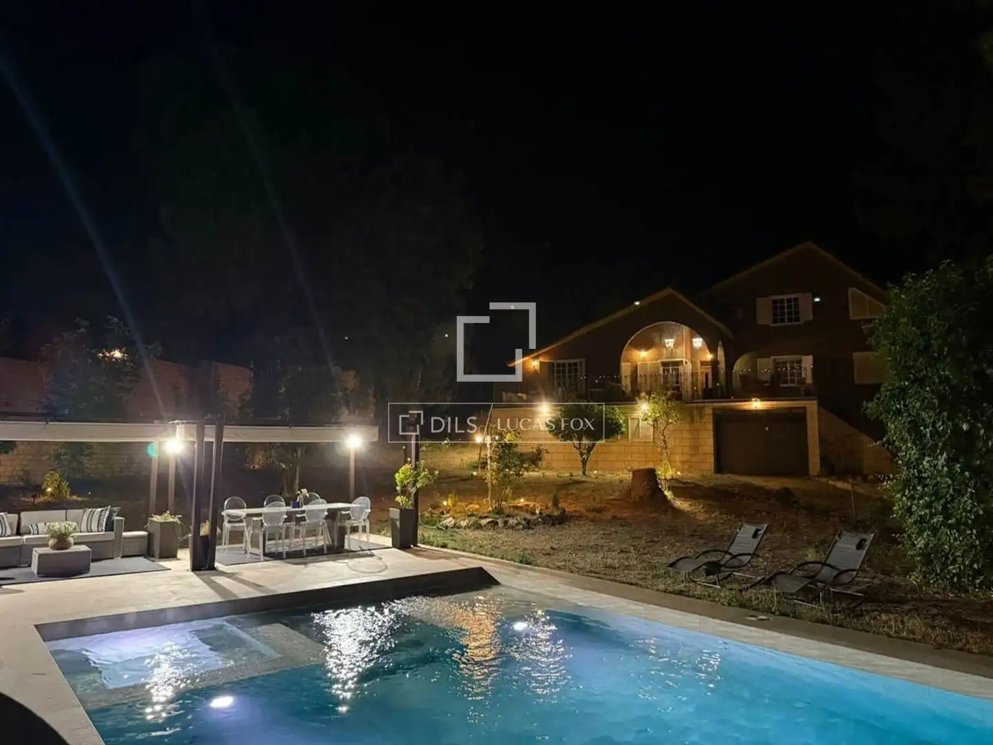 Vista exterior de Casa o xalet en venda en San Martín de Valdeiglesias amb Aire condicionat, Jardí privat i Terrassa