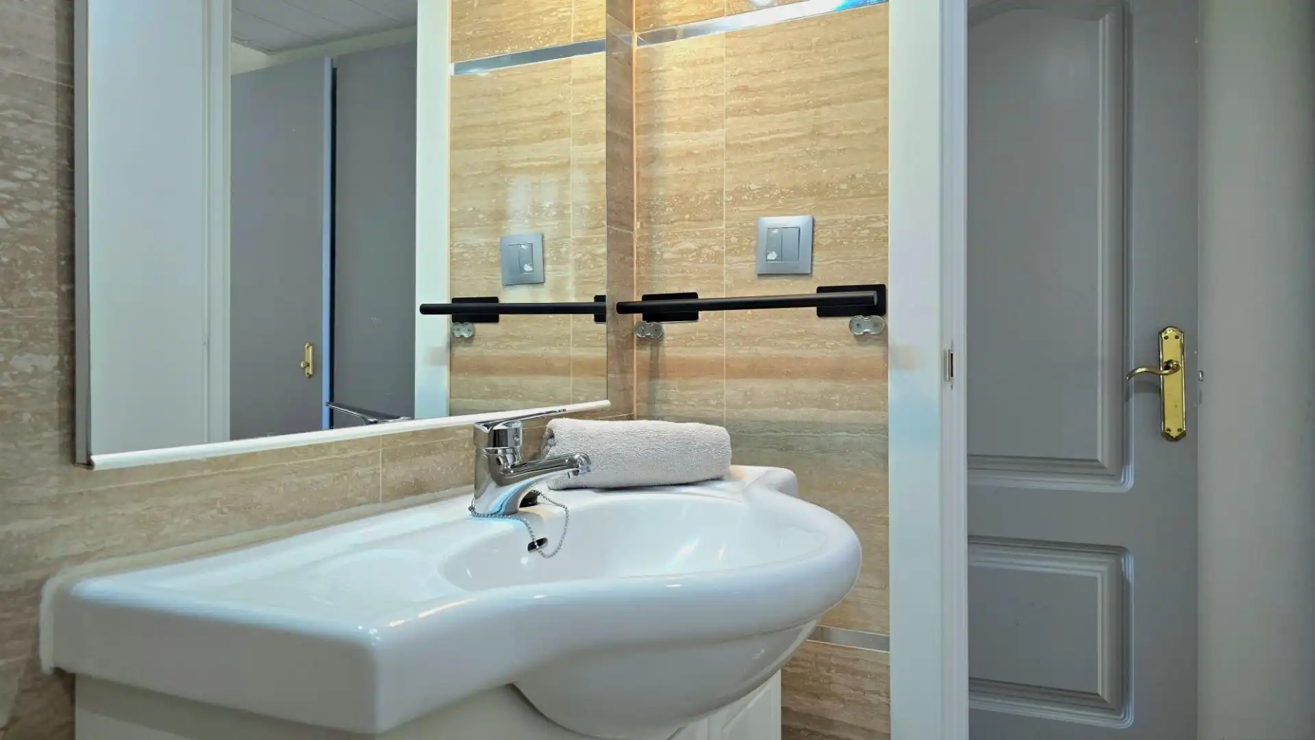 Badezimmer von Wohnungen zum Verkauf in Torremolinos mit Privatgarten, Möbliert und Gemeinschaftspool