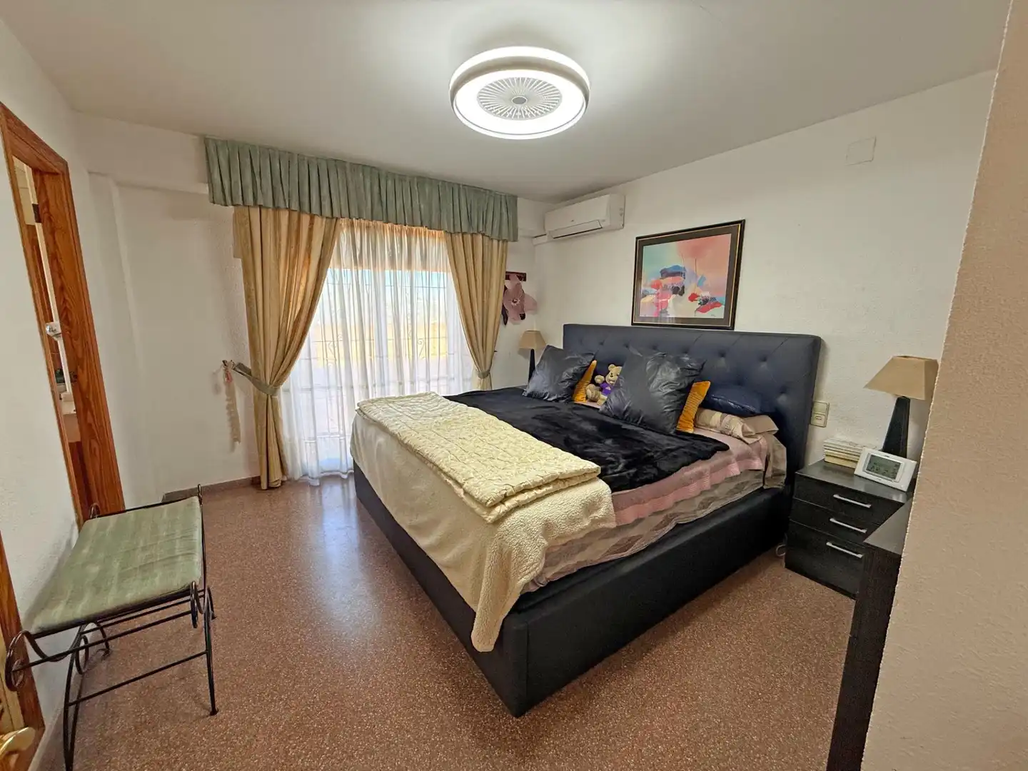 Habitación de Casa o chalet en venta en Alicante / Alacant con Jardín privado y Piscina comunitaria