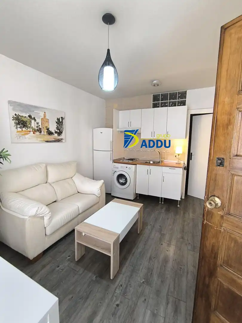 Kitchen of Flat for rent in Sevilla  with Air Conditioner and Furnished