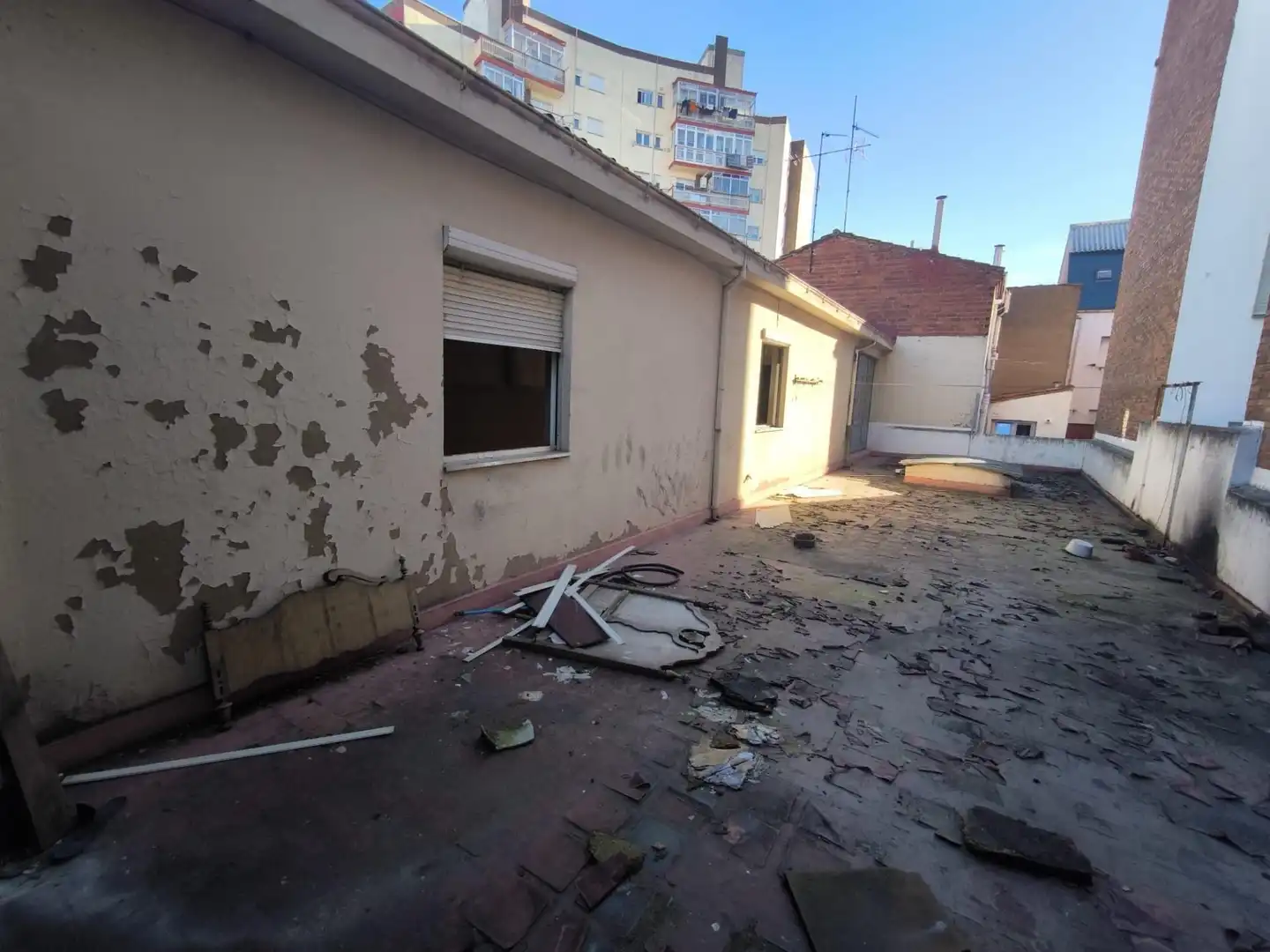 Vista exterior de Nave industrial en venta en León Capital 