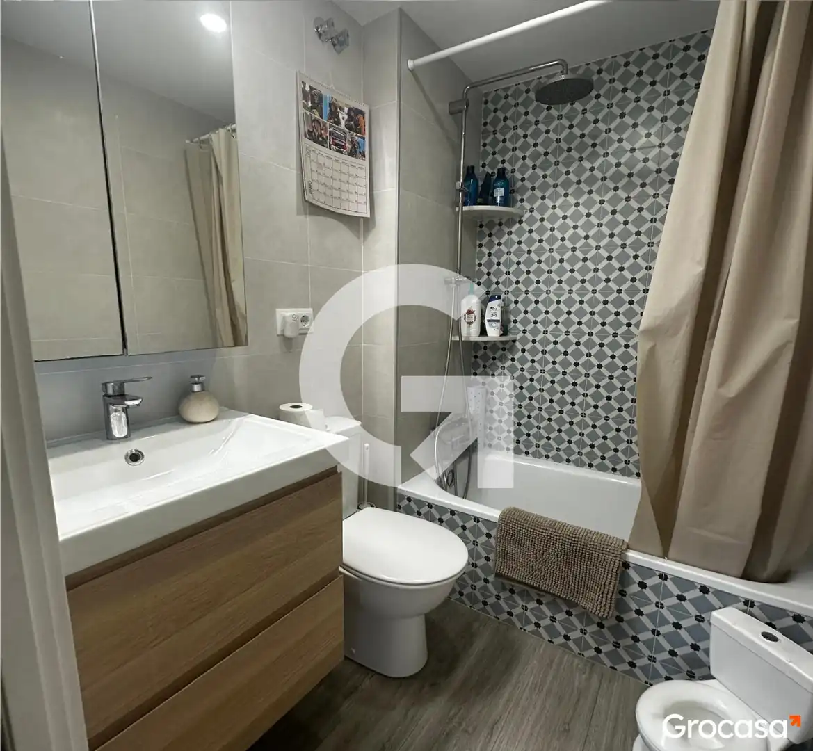 Bathroom of Flat for sale in L'Hospitalet de Llobregat  with Air Conditioner