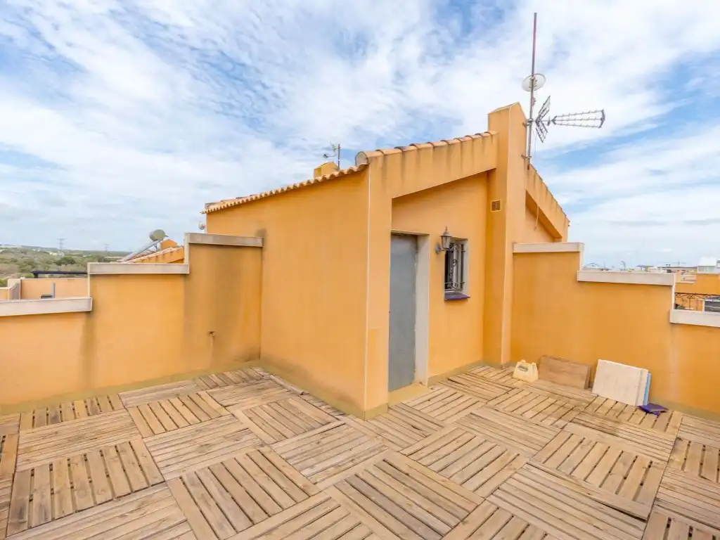 Terrassa de Casa adosada en venda en Orihuela amb Aire condicionat, Moblat i Piscina comunitària