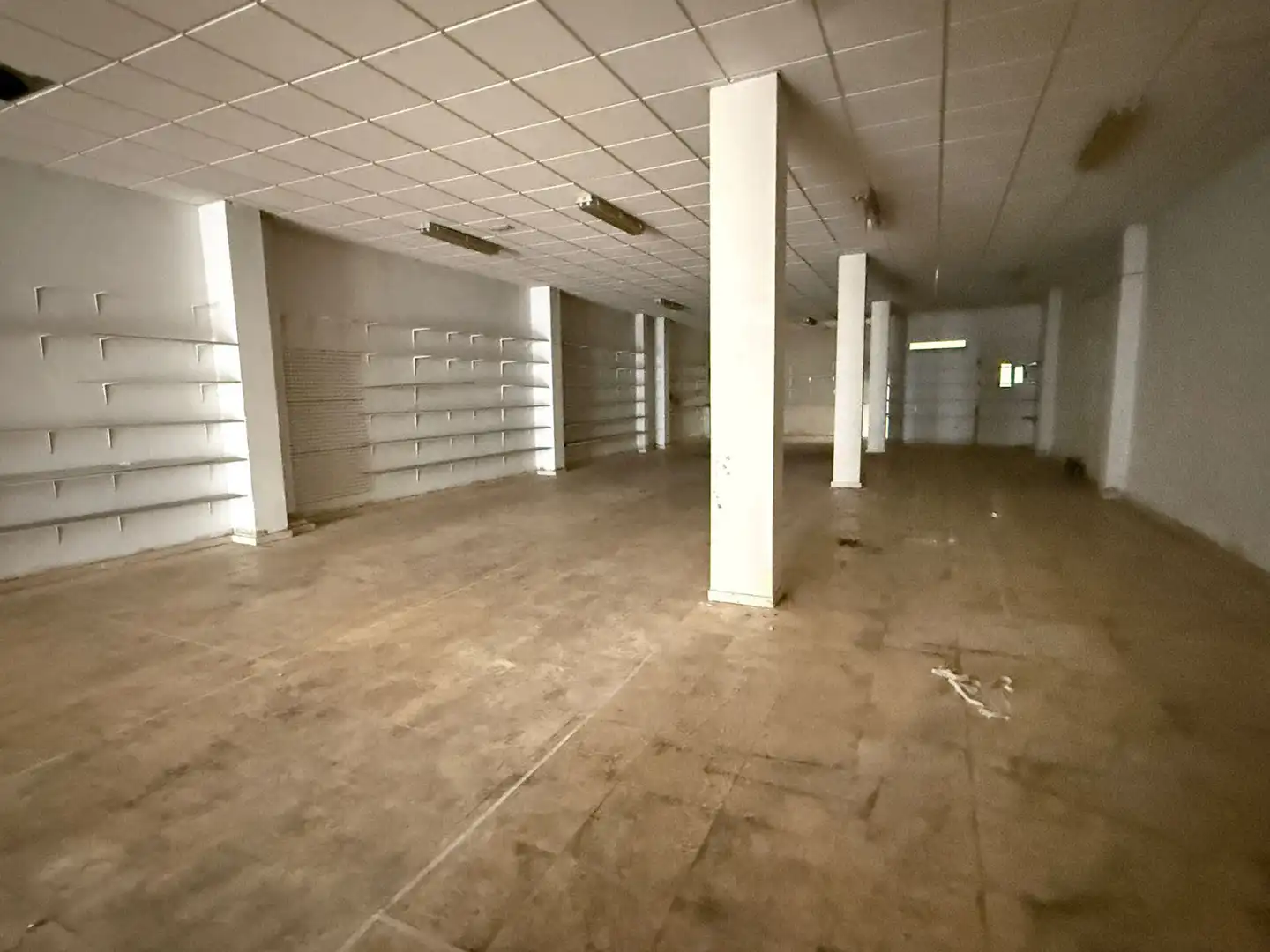 Local comercial en venta en Calle Don Juan de Borbón, imagen 4