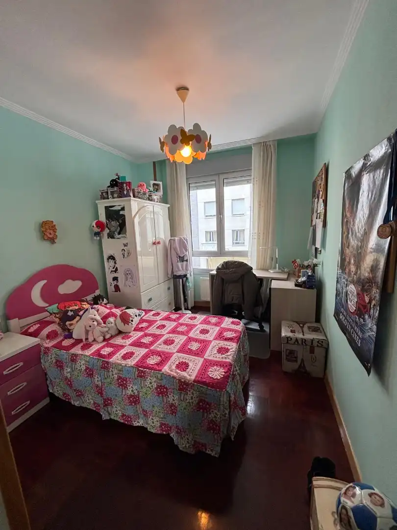 Habitación de Piso en venta en Oviedo  con Calefacción, Parquet y Trastero