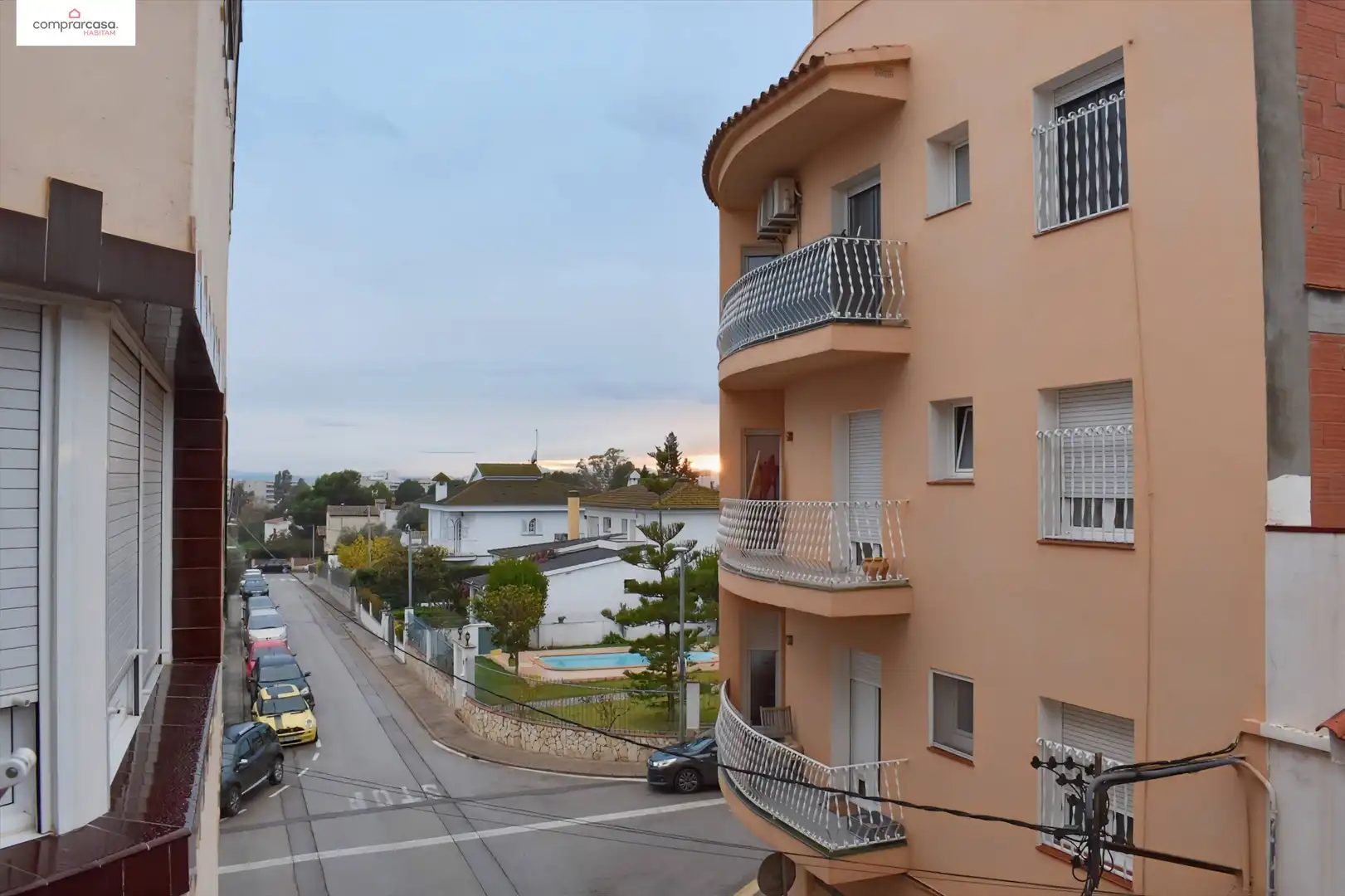 Vista exterior de Pis en venda en Roses amb Calefacció i Terrassa