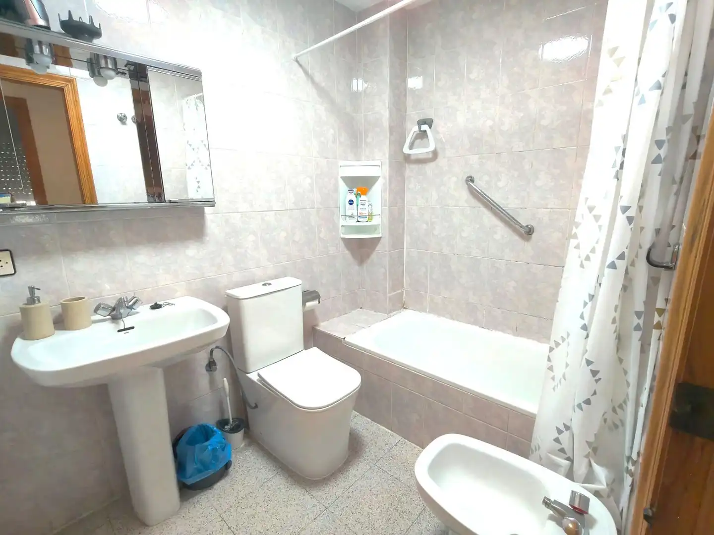 Bany de Apartament de lloguer en Santa Pola amb Aire condicionat, Calefacció i Terrassa