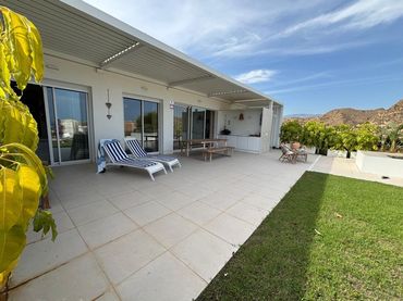Chalet con piscina en venta en Avinguda deuropa
