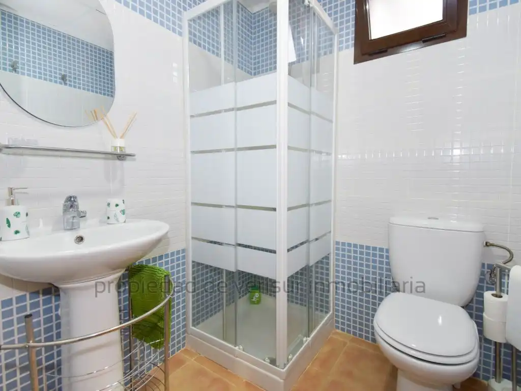Baño de Apartamento de alquiler en Águilas con Aire acondicionado, Jardín privado y Piscina