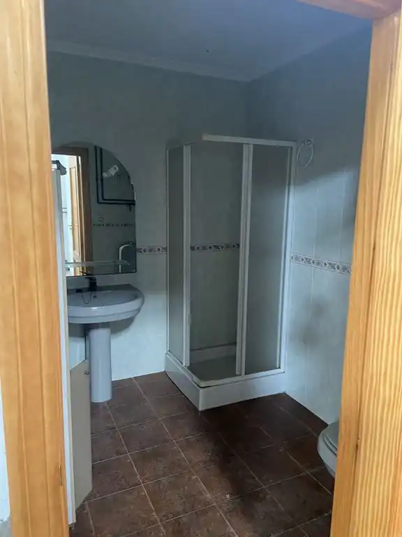 Badezimmer von Fabrikhallen zur Miete in La Roda