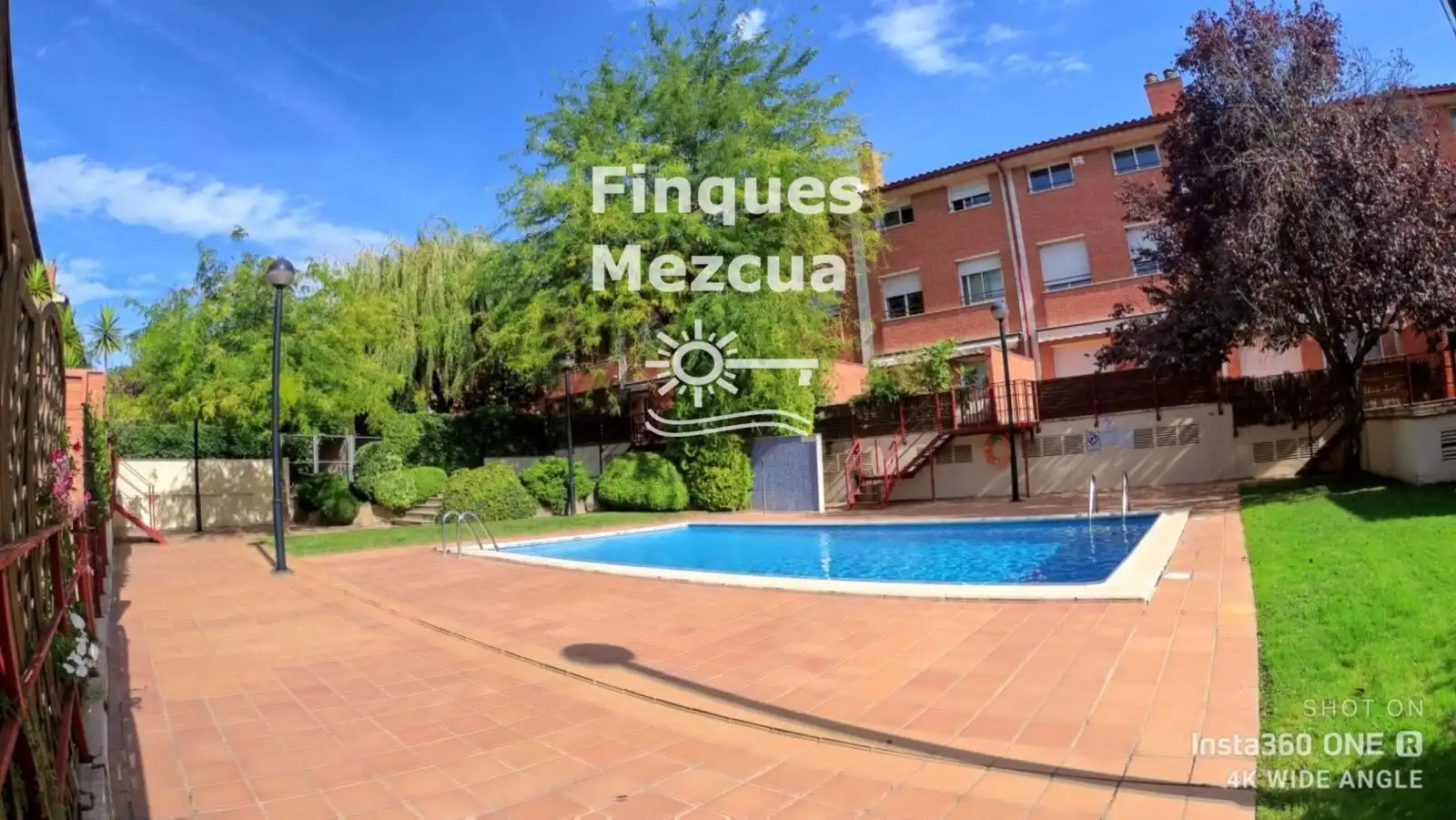 Piscina de Casa adosada en venda en Sant Cugat del Vallès amb Calefacció, Jardí privat i Piscina