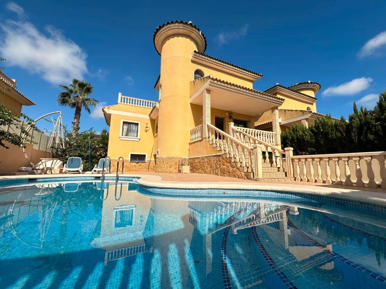 Vista exterior de Casa o xalet en venda en Orihuela amb Aire condicionat, Calefacció i Terrassa