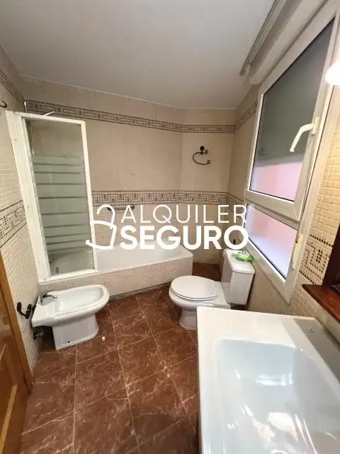 Bathroom of Flat for rent in Leganés  with Air Conditioner and Heating