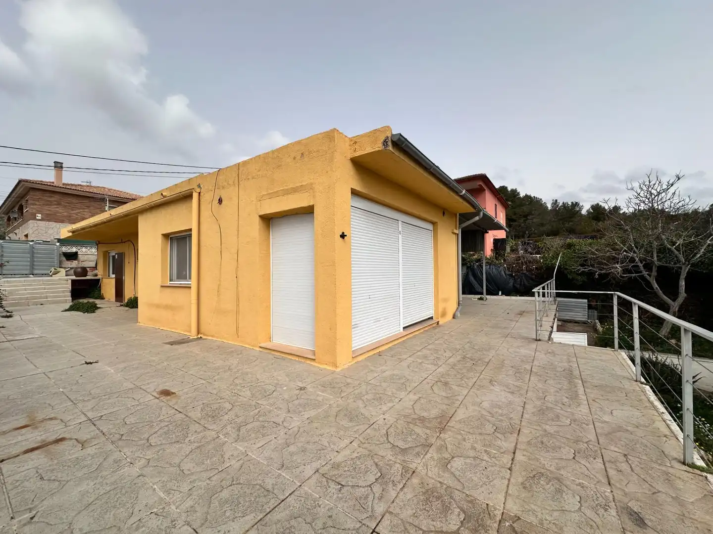 Vista exterior de Casa o chalet en venta en La Bisbal del Penedès con Parquet