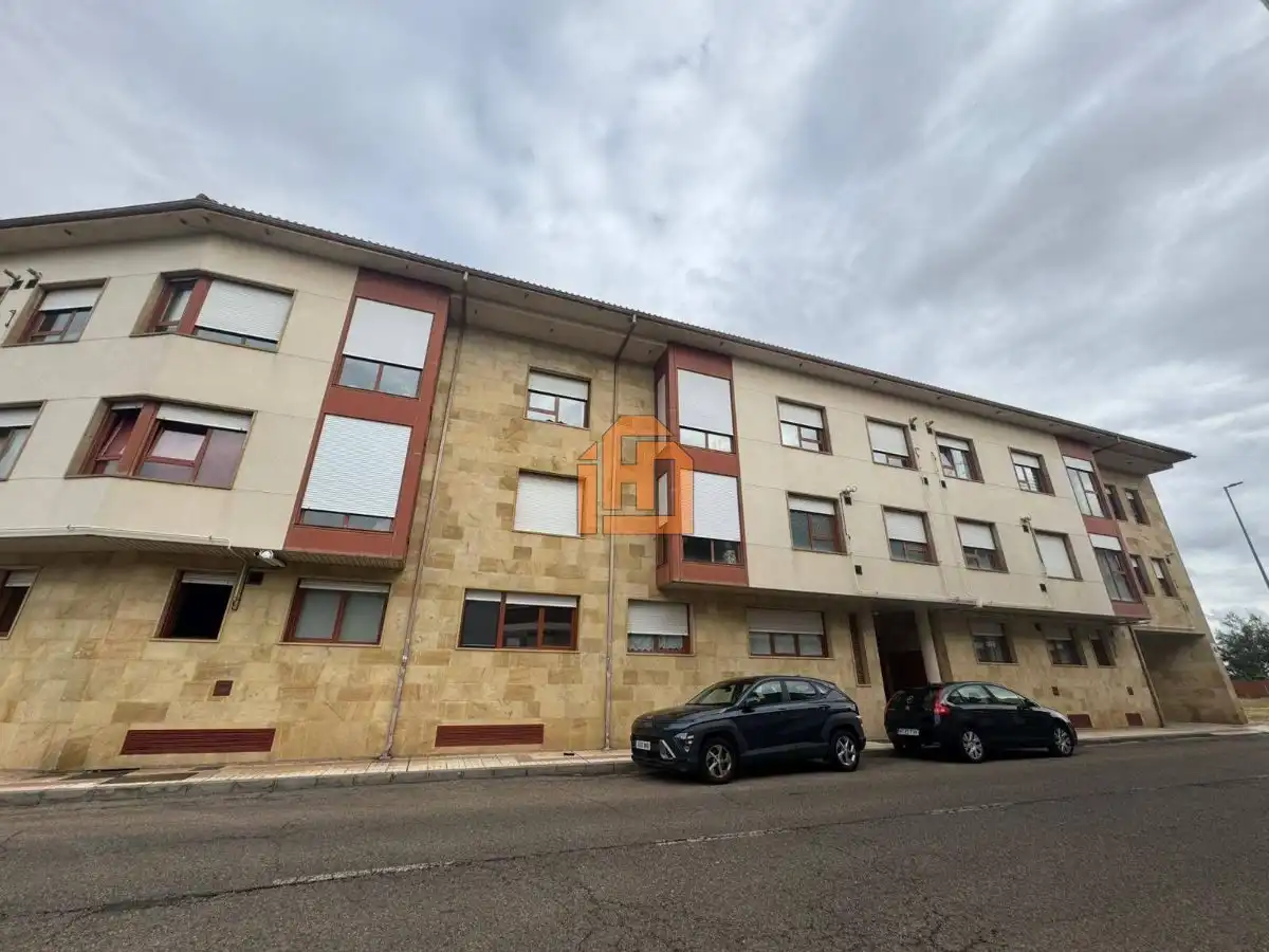 Vista exterior de Apartament de lloguer en Valverde de la Virgen amb Calefacció, Parquet i Moblat