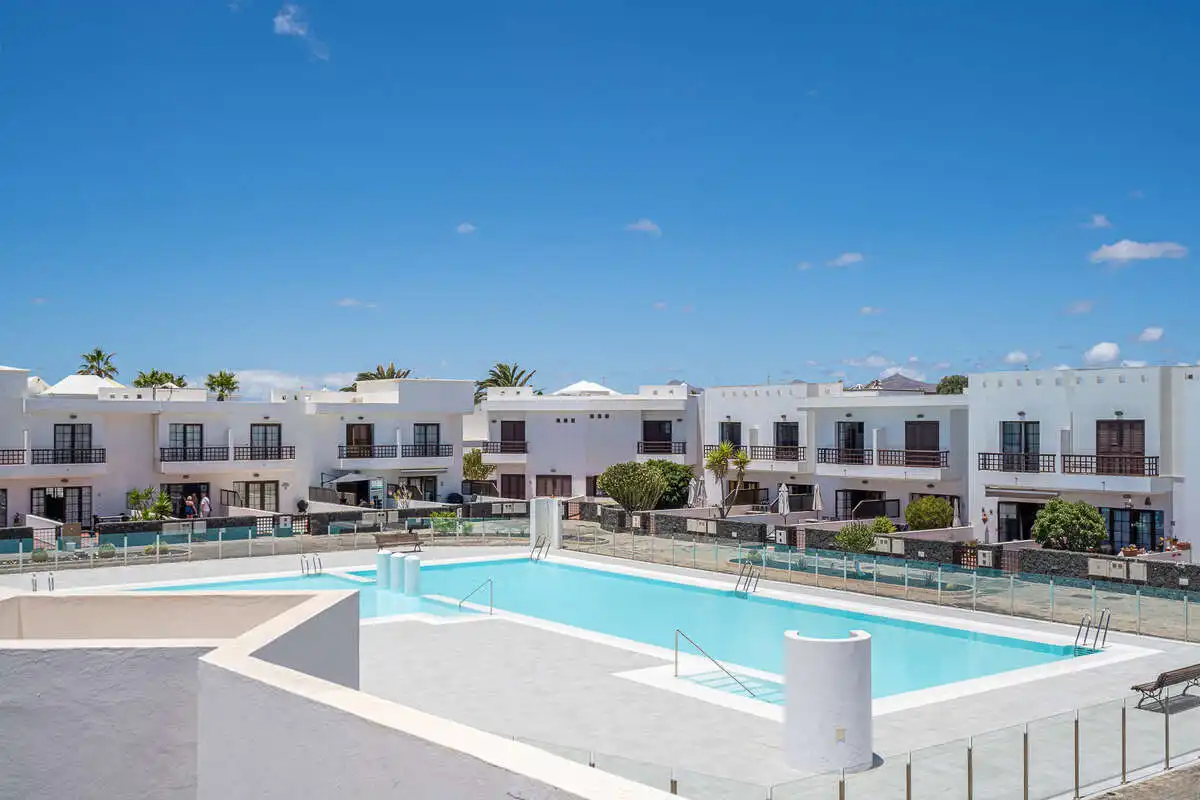 Vista exterior de Dúplex en venta en Teguise con Piscina comunitaria