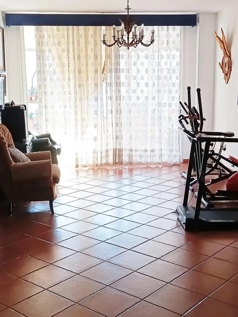 Sala d'estar de Casa o xalet en venda en Rociana del Condado amb Aire condicionat