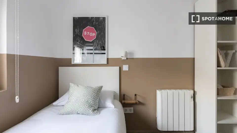 Bedroom of Flat for rent in Getafe  with Air Conditioner, Heating and Furnished