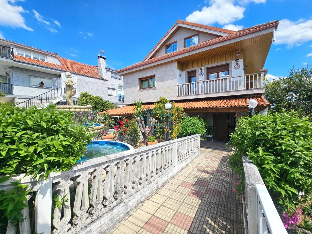 Vista exterior de Casa o xalet en venda en Barbadás amb Calefacció, Jardí privat i Terrassa