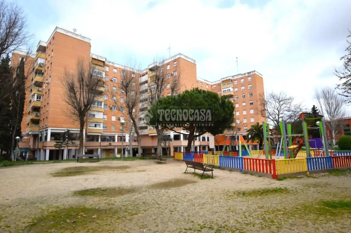Vista exterior de Pis en venda en Fuenlabrada amb Aire condicionat i Calefacció