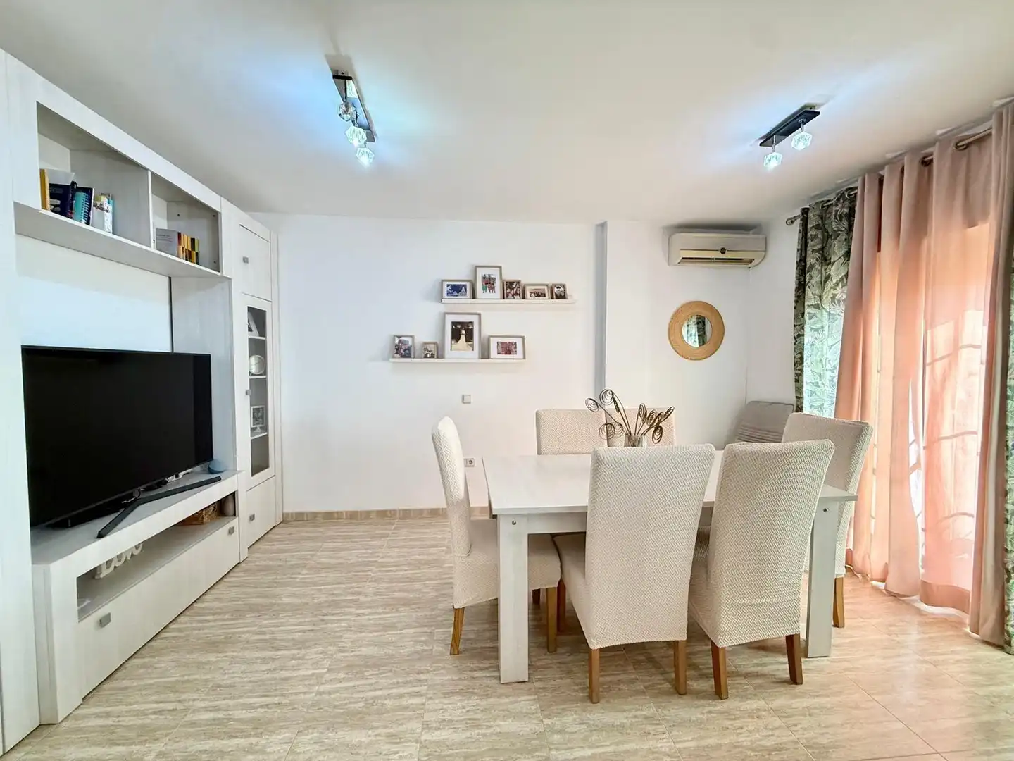 Esszimmer von Maisonette zum Verkauf in Vícar mit Klimaanlage, Heizung und Abstellraum