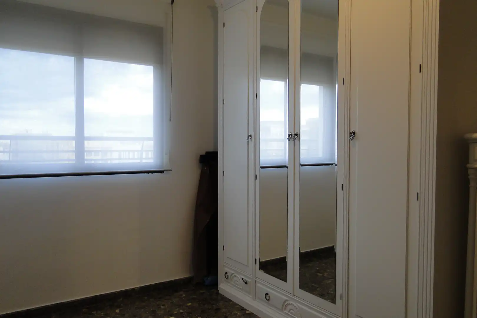 Schlafzimmer von Dachboden zum Verkauf in Sueca mit Abstellraum