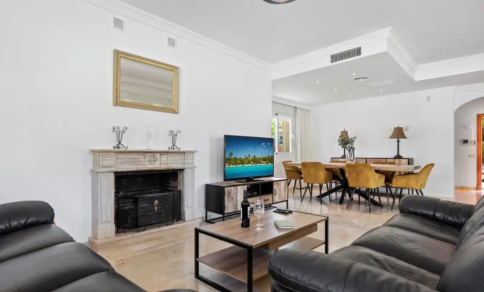 Living room of Houses for sale in Marbella  with Air Conditioner, Heating and Terrace