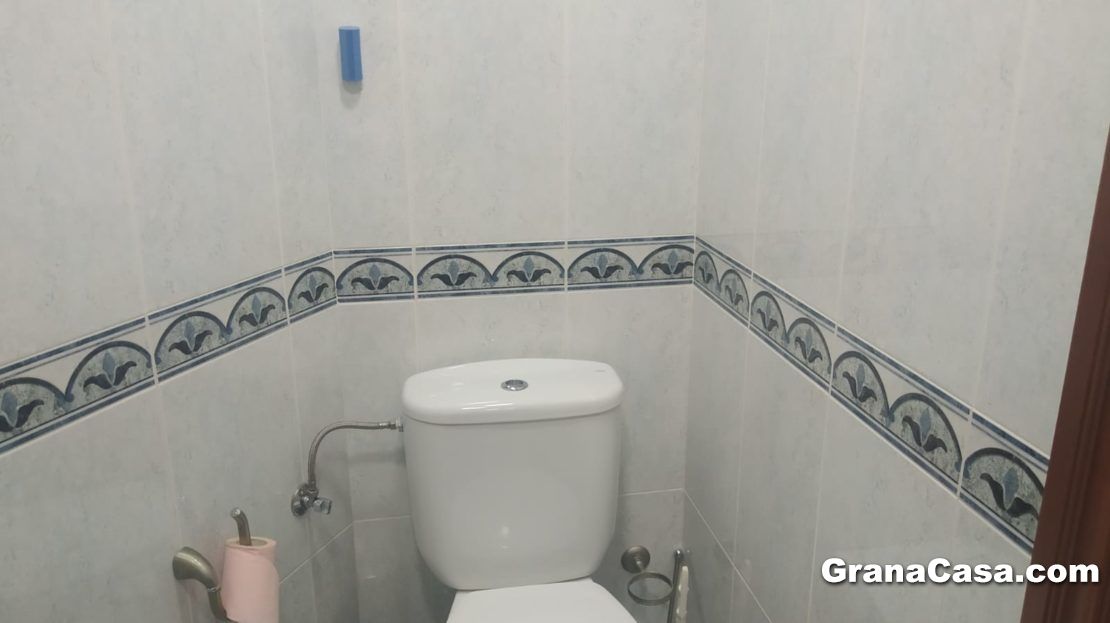 Bathroom of Flat to rent in  Granada Capital  with Air Conditioner, Heating and Furnished