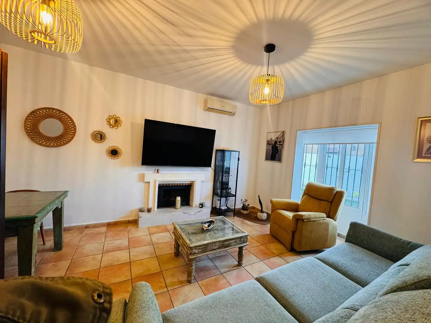 Living room of Houses for sale in Chiclana de la Frontera  with Air Conditioner, Private garden and Storage room