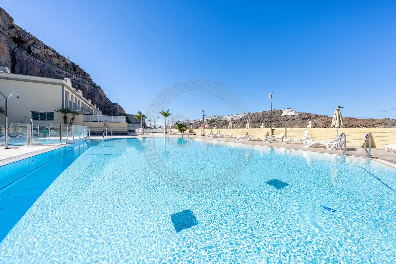 Piscina de Casa adosada de alquiler en Mogán con Aire acondicionado, Jardín privado y Terraza