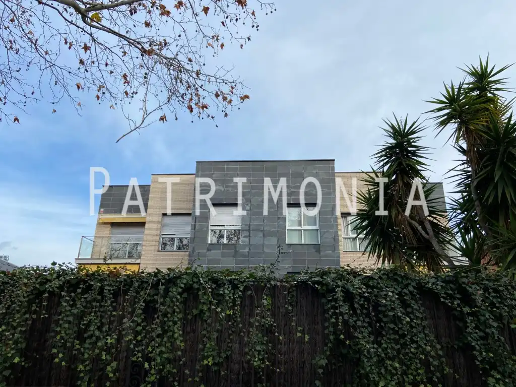 Vista exterior de Piso en venta en Barcelona