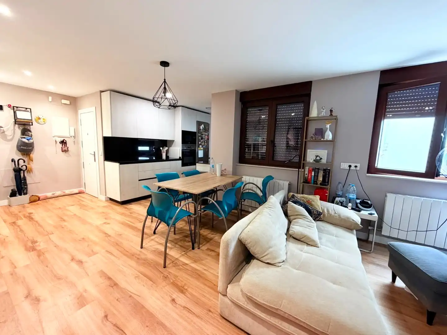 Living room of Flat for sale in Salamanca  with Heating, Parquet flooring and Furnished