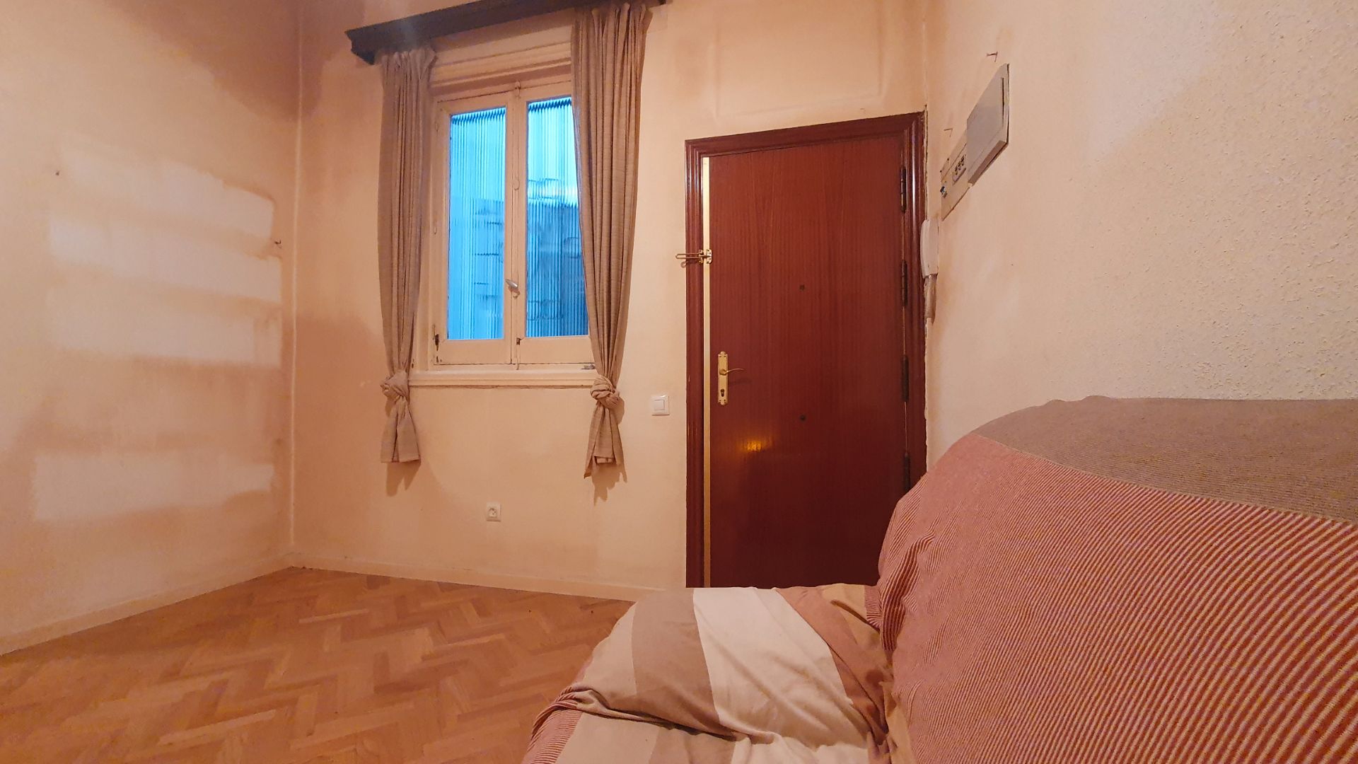 Dormitori de Apartament en venda en  Madrid Capital amb Calefacció