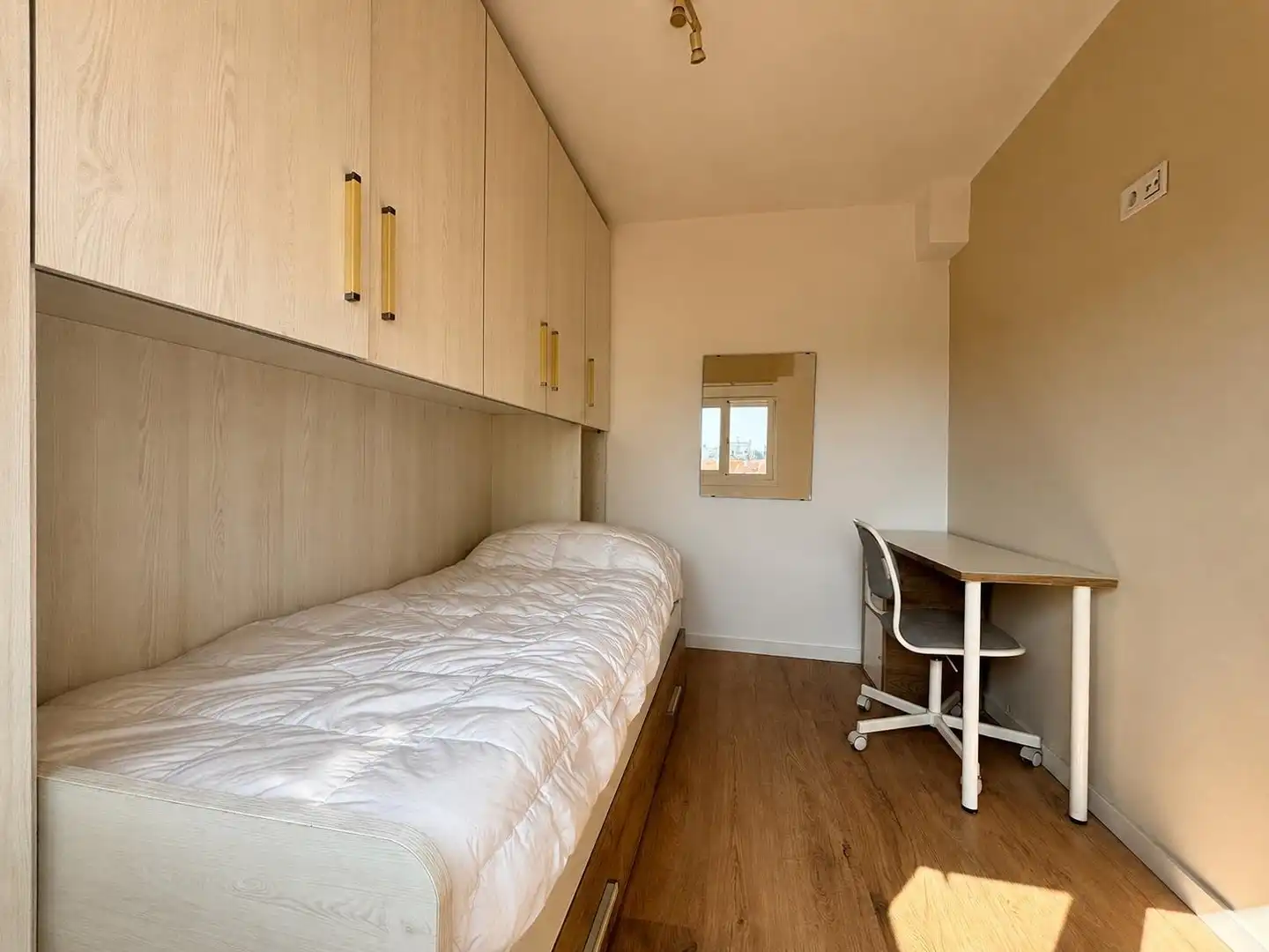 Bedroom of Attic for sale in L'Hospitalet de Llobregat  with Heating, Parquet flooring and Terrace