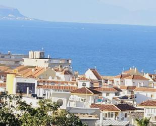 Vista exterior de Casa adosada en venda en Torrevieja amb Piscina