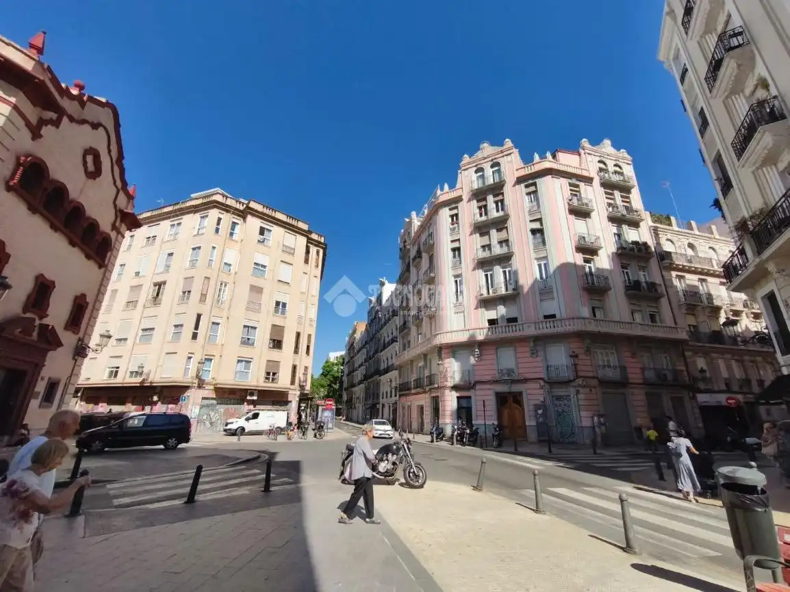 Vista exterior de Pis en venda en Valencia amb Balcó